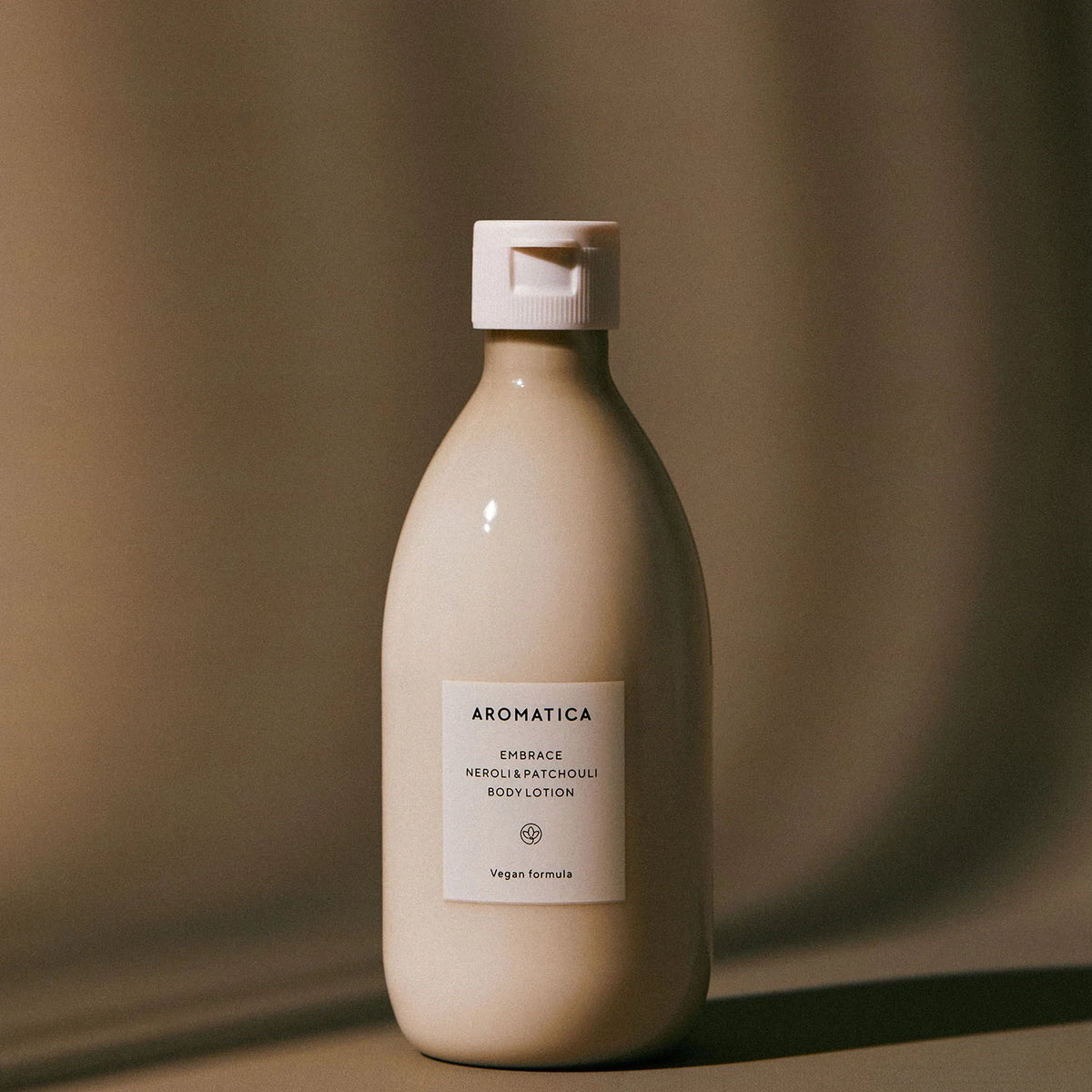 Aromatica Embrace Body Losjon Neroli & Patchouli 300 ml — Produkta attēls 2
