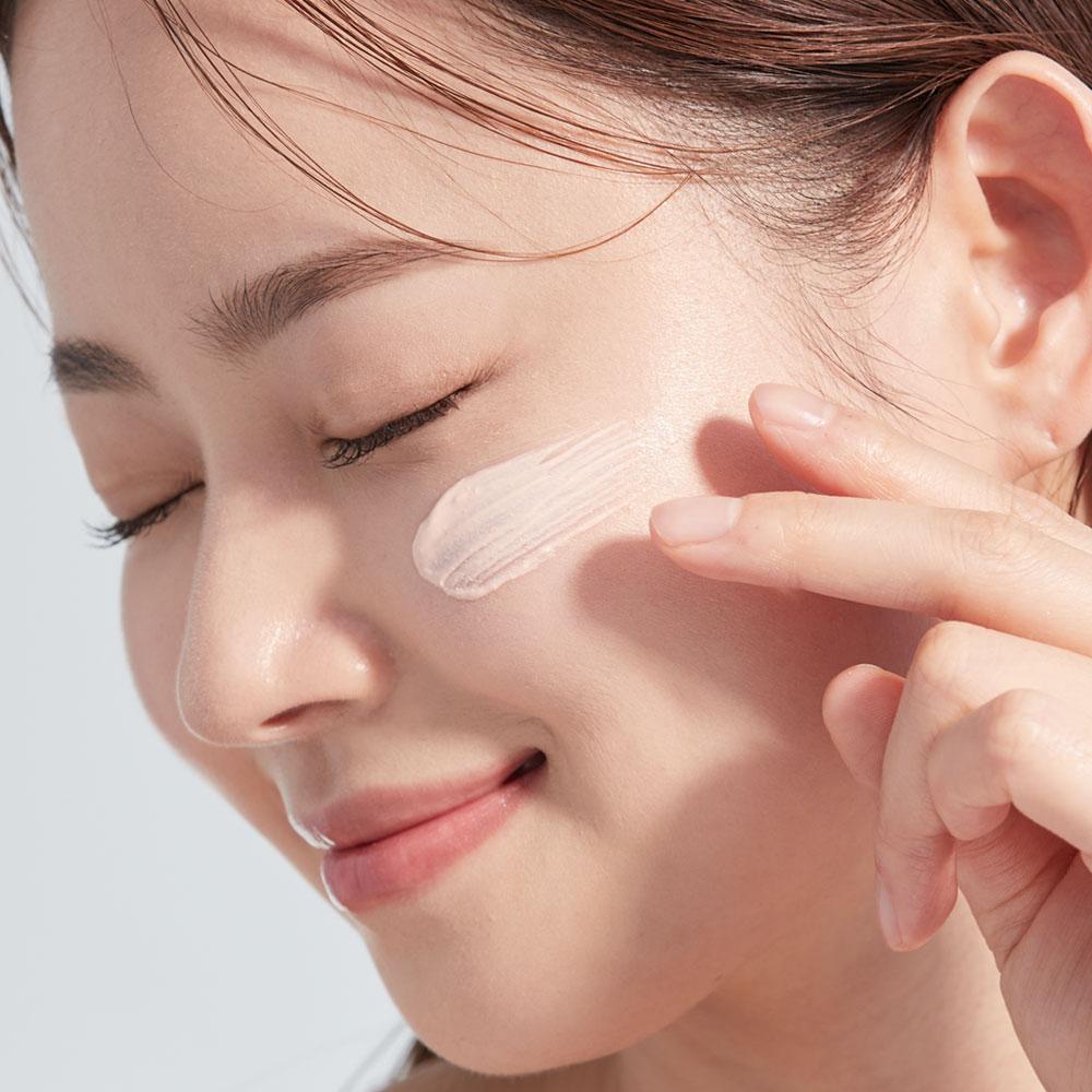 Simplica Tonizējamie toņi serumā SPF50 +PA+++ — Produkta attēls 3