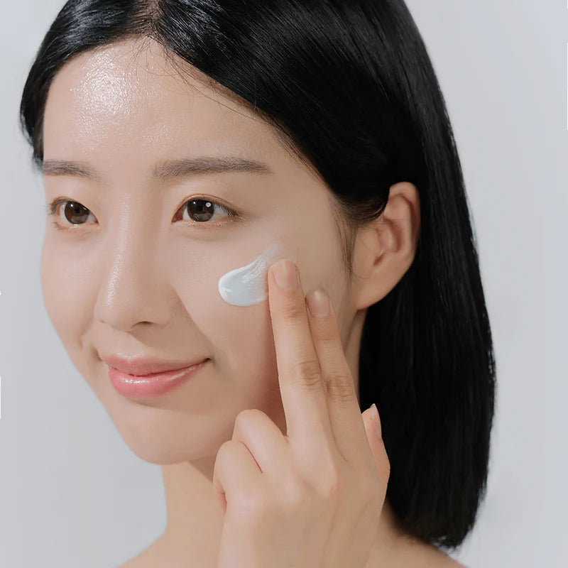 Skin1004 Madagascar Centella Hyalu Cica Water Fit Sun serum — product image 3